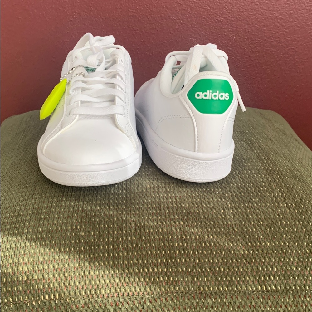 Adidas Unisex White Sneakers with Green Heel Tab. Women’s size 7.5.